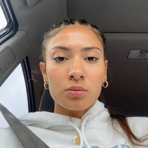 Meet your Posher, Cynthia